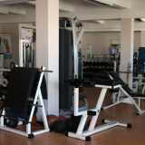Nella struttura � anche presente una palestra attrezzata sulla cui porta di ingresso � presente l�effige del club...